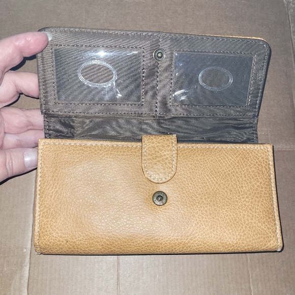 Concept brand Tan Shoulder Bag And Wallet. - Picture 16 of 16